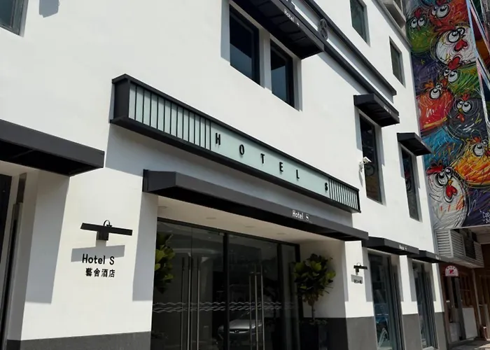 Hotel S