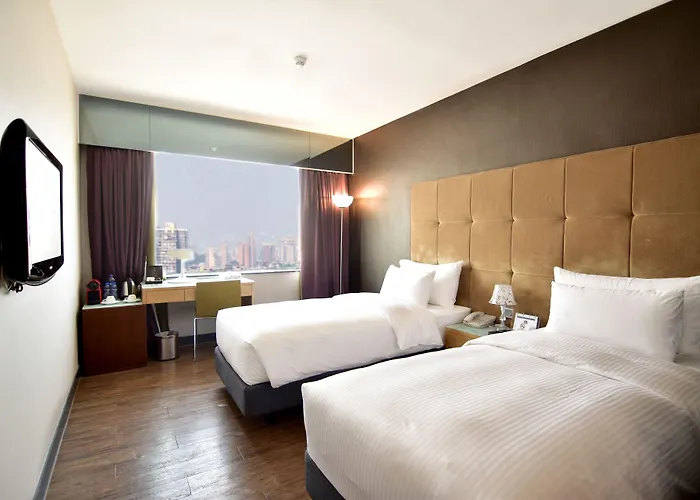 Hotel S