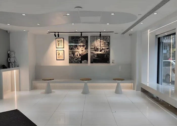 Hotel S